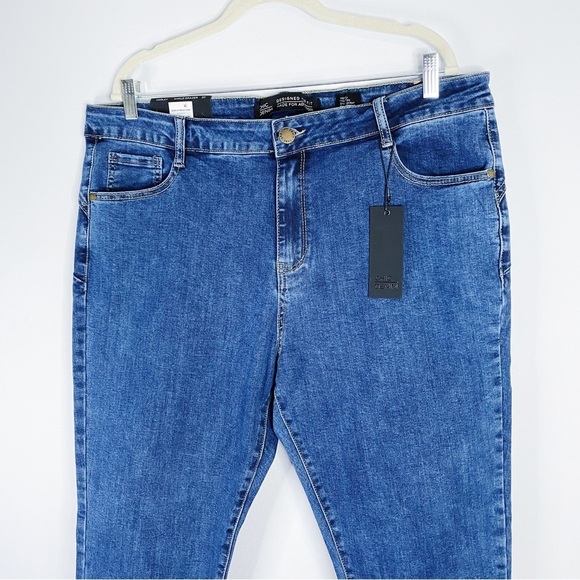 City Chic - Harley Jeans - Picture 2 of 4